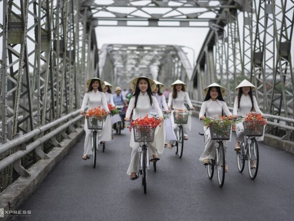 1D_DISCOVER HUE HISTORY AND CULTURE